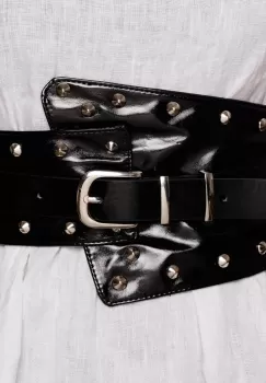 Curea neagra asimetrica din piele ecologica lucioasa cu catarama si tinte metalice argintii, cu elastic la spate imagine