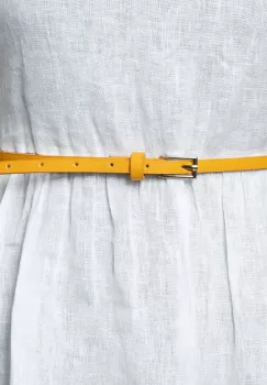 Curea subtire galbena de 0.9 cm, din piele ecologica cu catarama metalica argintie dreptunghiulara imagine