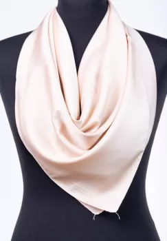 Esarfa bej, patrata, din vascoza si matase imagine