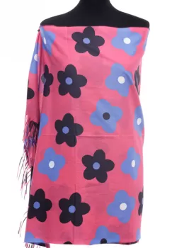Esarfa casmir cu flori bleu si negre pe fond fucsia imagine