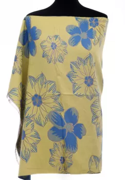 Esarfa casmir dubla fata cu flori mari albastre pe fond galben imagine