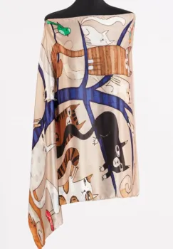 Esarfa cu doua fete, din matase, cu imprimeu diferite pisici in copac pe fond camel imagine