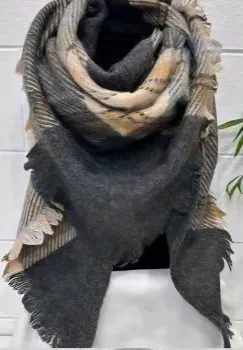 Esarfa din lana si vascoza cu imprimeu ecosez pe fond gri, forma triunghiulara imagine