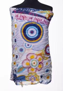 Esarfa dreptunghiulara in colturi alungite, cu imprimeu cercuri colorate pe fundal bleu, din vascoza imagine