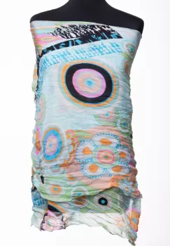 Esarfa dreptunghiulara in colturi alungite, cu imprimeu cercuri colorate pe fundal verde menta, din vascoza imagine