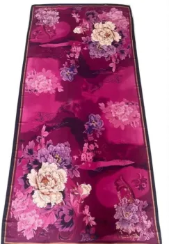 Esarfa dreptunghiulara tip pareo, cu flori pe fond mov imagine