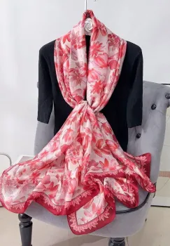 Esarfa dreptunghiulara tip pareo, cu flori stilizate roz, corai si bordo imagine