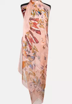 Esarfa dreptunghiulara tip pareo, cu fluturi pe fond roz deschis, din matase si vascoza imagine