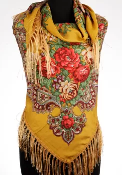 Esarfa gipsy patrata mare, tip Pavlovo Posad cu trandafiri pe fond galben mustar imagine