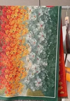 Esarfa premium din vascoza cu imprimeu vibrant campuri de flori imagine