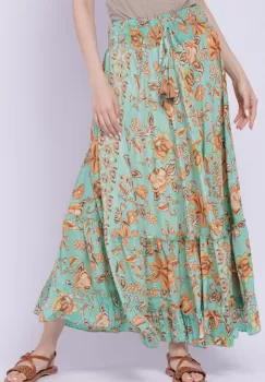 Fusta ampla cu doua volane din matase indiana cu flori caramizii pe fond verde menta imagine