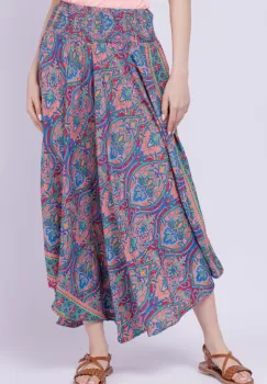 Fusta ampla din matase indiana cu flori roz si albastre pe fond bordo imagine