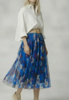 Fusta clos din tulle cu imprimeu floral pictural pe fond albastru imagine