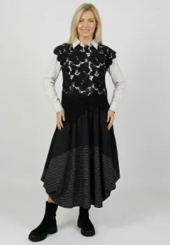 Fusta midi cu colturi, din bumbac, neagra cu dungute albe jos imagine