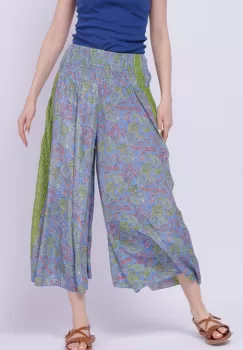 Fusta pantalon 3 4 ampla din matase indiana cu imprimeu verde pe fond bleu imagine