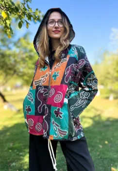 Geaca usoara matlasata, cu gluga si imprimeu etnic patchwork imagine