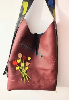 Geanta bordeaux tip sac,din piele naturala ,cu lalele imagine