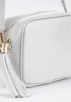 Geanta crossbody alba din piele naturala, cu ciucure din piele imagine