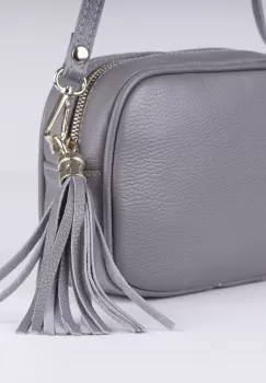 Geanta crossbody gri din piele naturala, cu ciucure din piele imagine