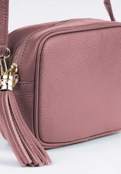 Geanta crossbody roz inchis din piele naturala, cu ciucure din piele imagine