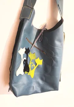 Geanta tip sac ,din piele naturala albastra  ,cu pisicute imagine