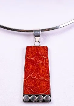 Pandant rectangular din argint 925 cu coral natural imagine