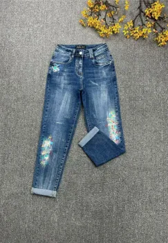 Pantaloni jeans denim CUDI, croiala gen mom fit, cu desen colorat imagine