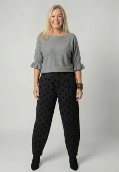 Pantaloni negri lejeri cu imprimeu buline subtil emosate ,   croi relaxat, talie confortabila imagine