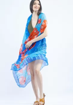 Pareo plaja din material plisat matasos si usor, in nunate exotice de albastru si corai imagine