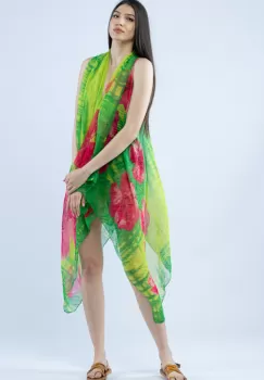 Pareo plaja din material plisat matasos si usor, in nunate exotice de verde si fucsia imagine