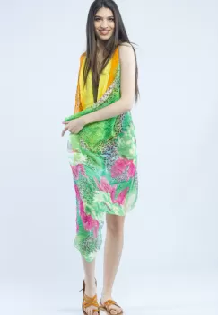 Pareo plaja din material plisat matasos si usor, motive animal print verde cu galben imagine