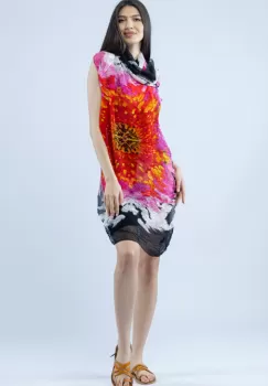 Pareo plaja din material plisat matasos si usor, motive florale fucsia cu portocaliu imagine