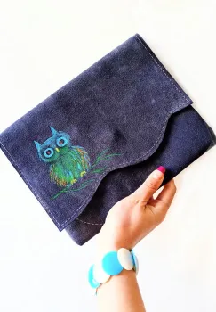 Plic bleumarin   din piele naturala intoarsa ,pictat manual imagine