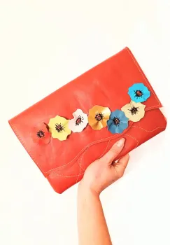 Plic handmade, din piele naturala maro roscat, cu maci multicolori unicat imagine