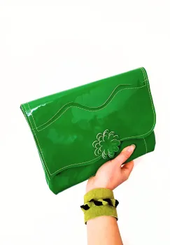 Plic handmade verde lacuit din piele naturala, cu dalie 3D,unicat imagine