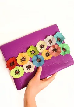 Plic  mov lucrat manual ,din piele naturala, cu maci colorati imagine