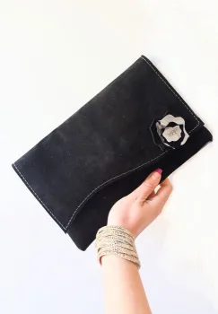 Plic negru din piele naturala intoarsa , cu trandafir imagine