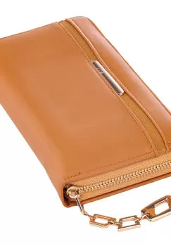 Portofel camel cu detaliu liniar la exterior si lant decorativ auriu imagine