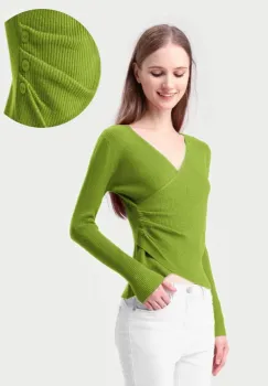 Pulover verde oliv cu striatii, cu bust petrecut in V si nasturei pe-o parte imagine