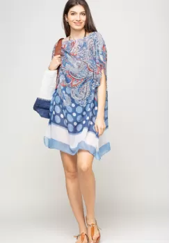 Rochie de plaja tip poncho cu motive florale si buline alb cu albastru, vascoza imagine