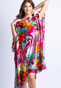 Rochie de plaja tip poncho din matase cu trandafiri orange pe fond fucsia imagine