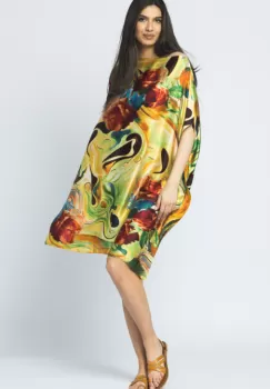 Rochie de plaja tip poncho din matase cu trandafiri pe fond galben imagine