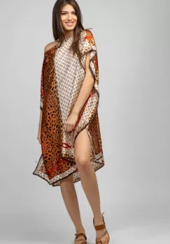 Rochie de plaja tip poncho din matase imprimat cu model animal print pe fond caramiziu imagine