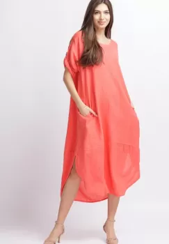 Rochie lalea oversize din in cu buzunare si crapaturi laterale rotunjite, corai imagine