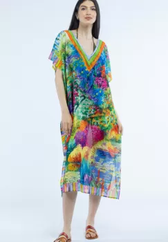 Rochie lunga de plaja tip poncho cu imprimeu dupa un peisaj campenesc cu gradini inflorite imagine