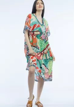 Rochie lunga de plaja tip poncho cu motive florale multicolore stilizate imagine