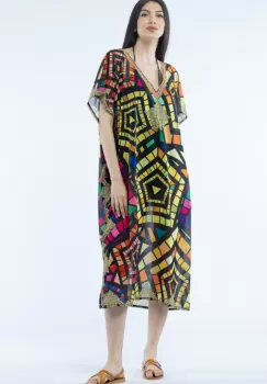 Rochie lunga de plaja tip poncho cu motive geometrice pe fond negru imagine