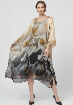 Rochie lunga din matase cu croi amplu si maneci largi, print abstract bej negru si accente calde imagine