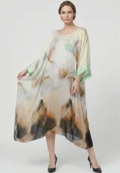 Rochie lunga din matase cu croi amplu si maneci largi, print abstract bej si accente calde - Copie imagine