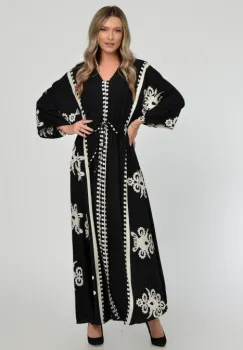 Rochie lunga, neagra, cu elastic in talie si imprimeu decoativ alb, din vascoza imagine